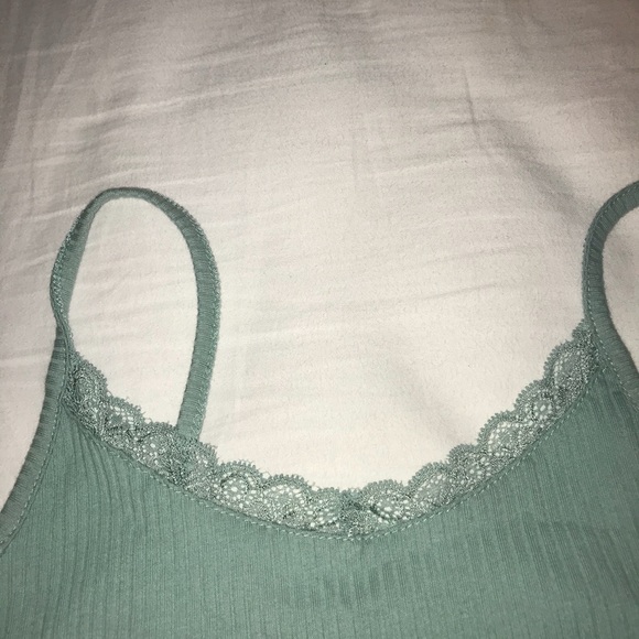 lace trim green crop tank top - Picture 3 of 3